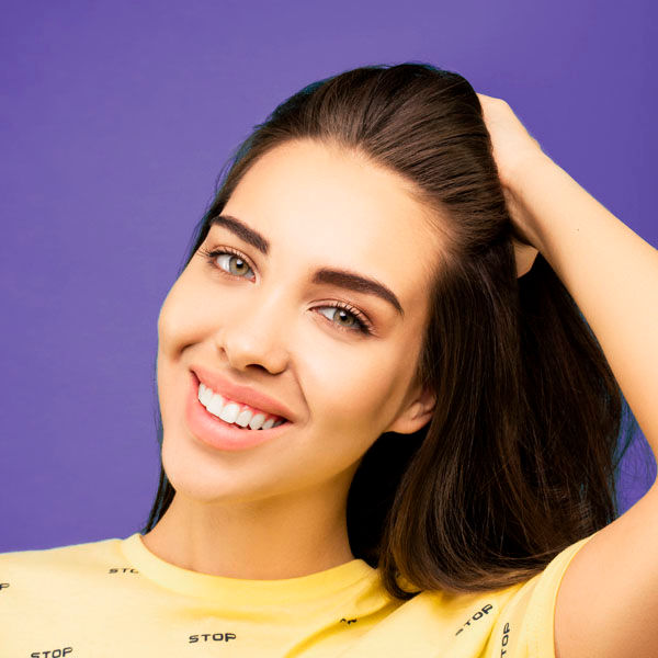 Фото довольной пользовательницы с отзывом о Mixmeet.fun: создание виртуальной подруги для общения и развлечений, генерация крутых фото для соцсетей с помощью ИИ-друга