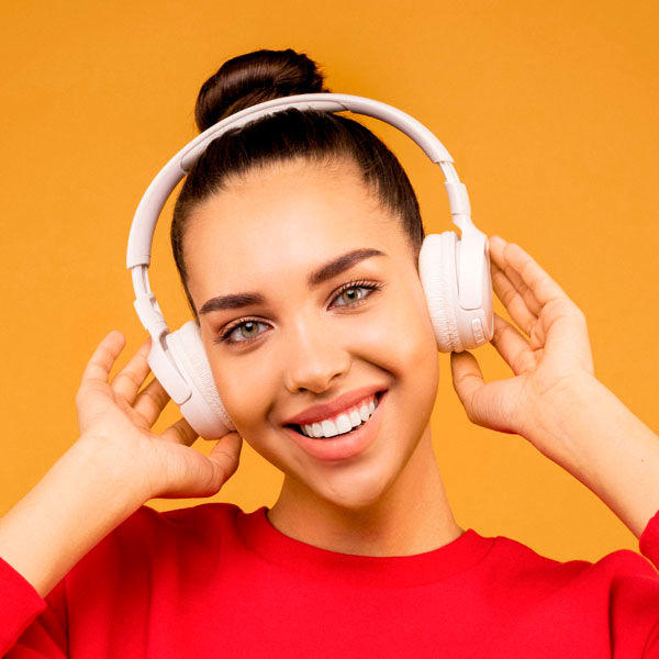 Фото пользователя с отзывом о Mixmeet.fun: тренировка общения с ИИ-другом без страха ошибок, получение мудрых советов и повышение уверенности в реальной жизни